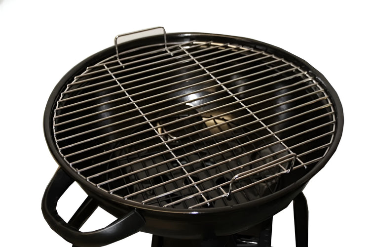 Close-up of a 19-inch chrome-plated cooking grid for a charcoal BBQ grill 2020