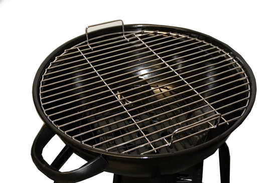 Close-up of a 19-inch chrome-plated cooking grid for a charcoal BBQ grill 2020