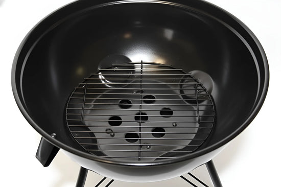Close-up inside of a 19-inch BBQ grill showing the cooking grid and fire bowl 2020