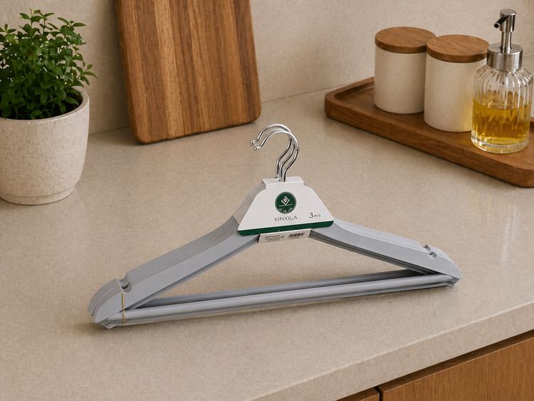 Plastic Hanger 3pc 314