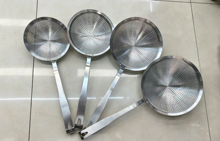 Stainless Steel Strainer 18cm